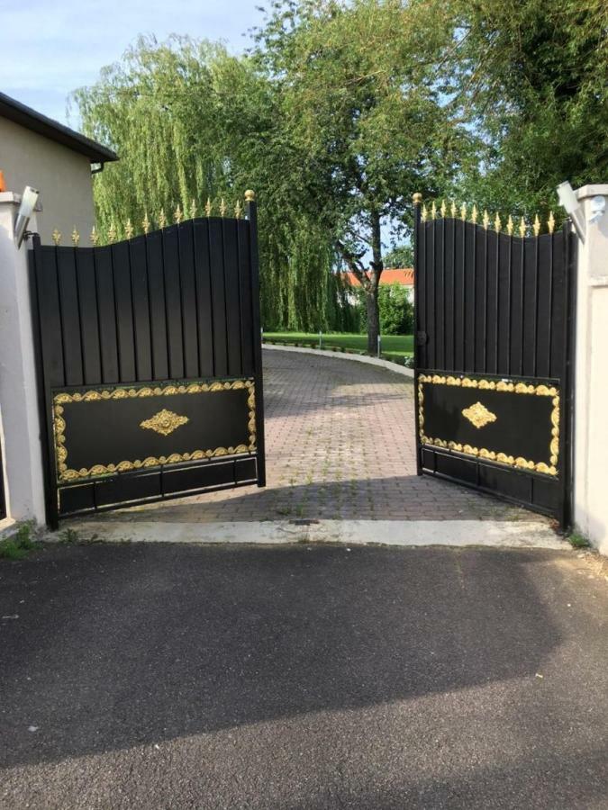 Hôtel Bienvenue chez Zina à Vesoul Extérieur photo